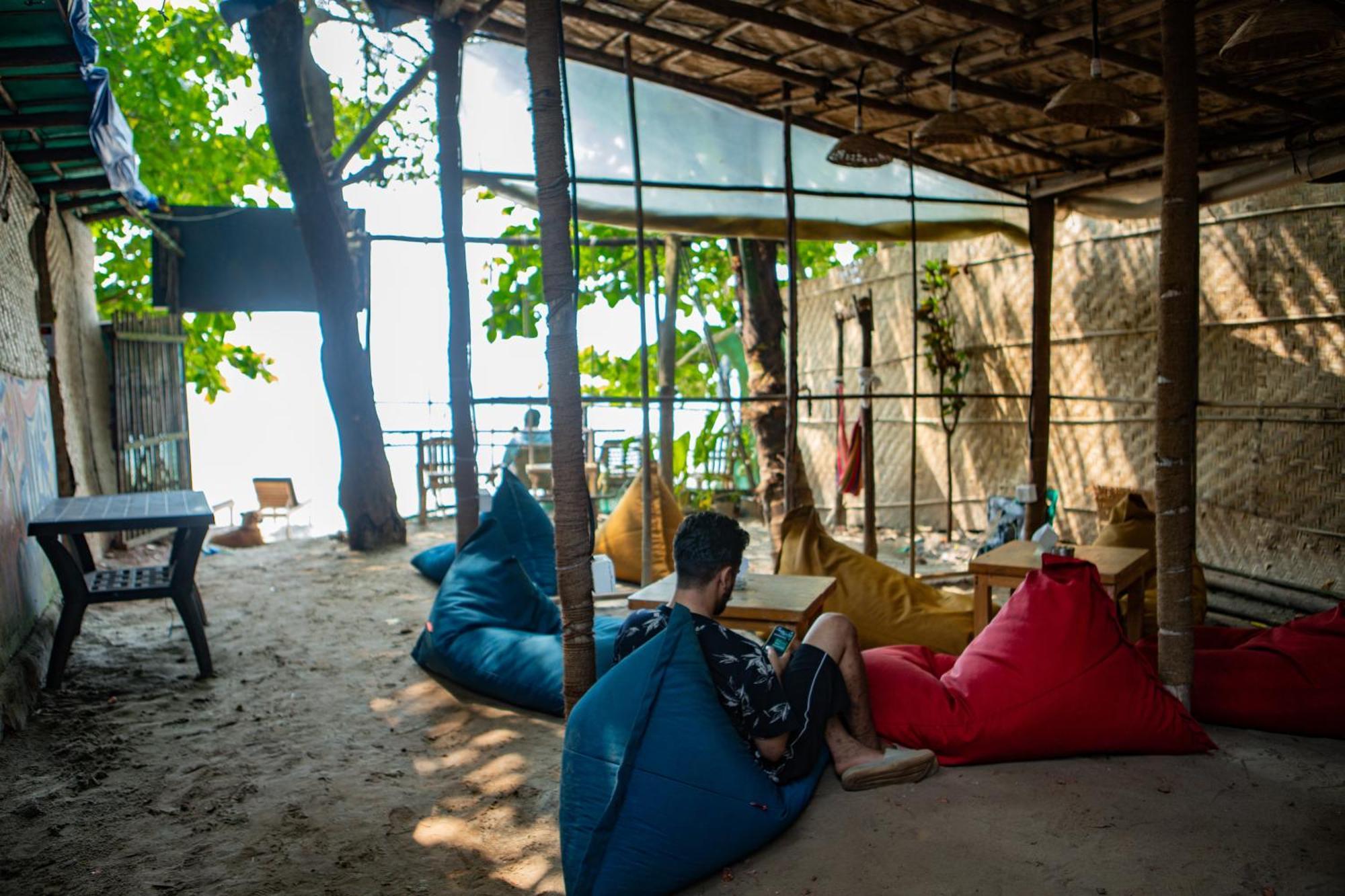12 Monks - Beachside Hostel Арамболь Экстерьер фото